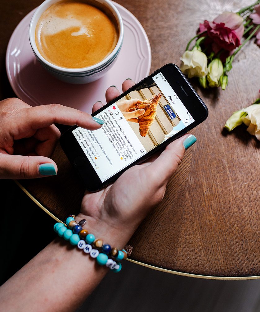 zlecenia graficzne przez social media